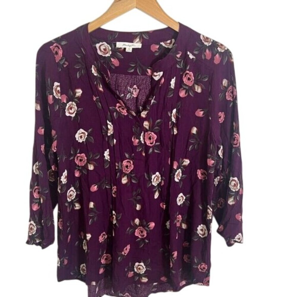 NWOT Monday Fun Stitch‎ Fix maroon flowered shirt M medium